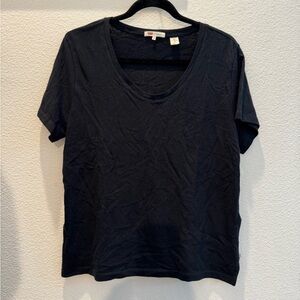 Levi’s classic cotton/linen blend black t shirt